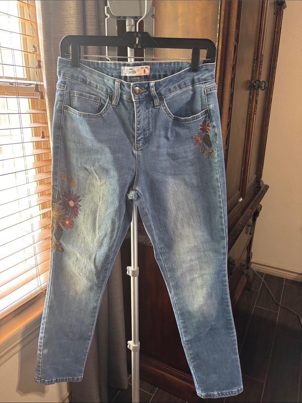 Royalty For Me Light Blue Cropped Jeans with Floral Embroidery(super stretchy)